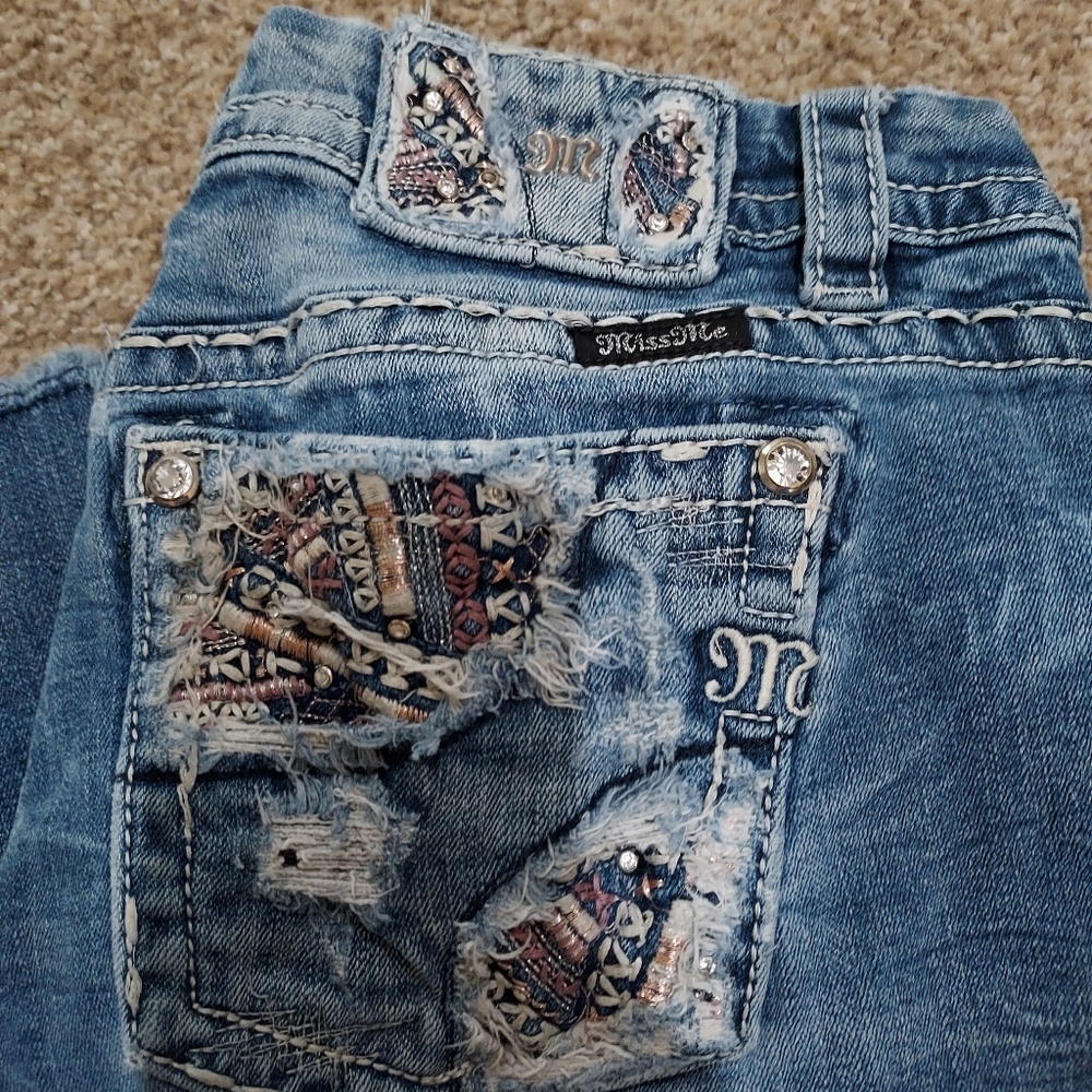 Miss Me easy crop jeans